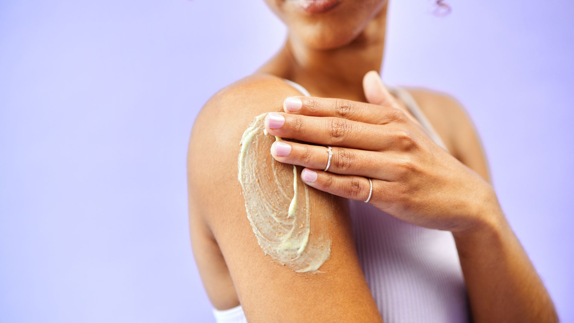 Choisir son gommage corps : Mon guide simple pour une peau douce